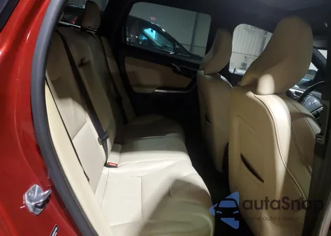 2015 Volvo Xc60 T6 Premier z USA, uszkodzony, nr VIN YV4902RK0F2710520